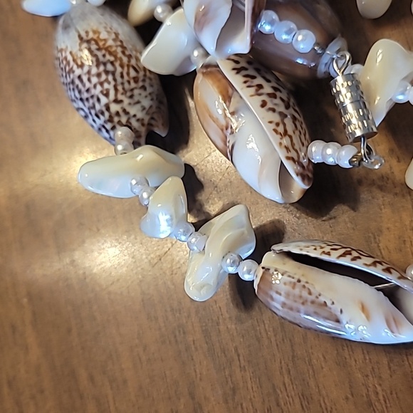Olive Shell Necklace Natural Hand Made Beach Surf 32 inch ReRetro Vintage Estate - Picture 8 of 8